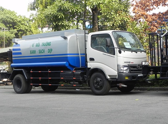 Dịch vụ cho thu&ecirc; xe bồn chở b&ugrave;n vi sinh Tr&agrave; Vinh