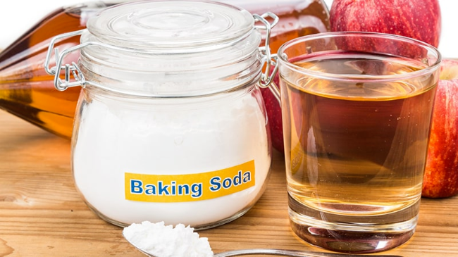 Baking Soda v&agrave; giấm t&aacute;o c&oacute; c&ocirc;ng dụng khử m&ugrave;i tốt