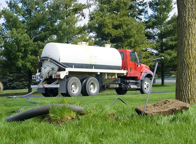 Dịch vụ h&uacute;t hầm cầu quận 1 c&oacute; nhiều thợ l&agrave;nh nghề