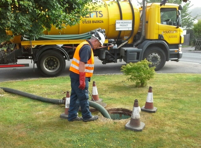 Đơn vị h&uacute;t hầm cầu quận 2 cảnh gi&aacute;c lừa đảo