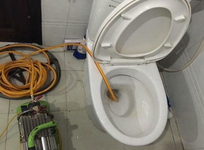 Sửa bồn cầu nghẹt quận B&igrave;nh T&acirc;n nhanh ch&oacute;ng