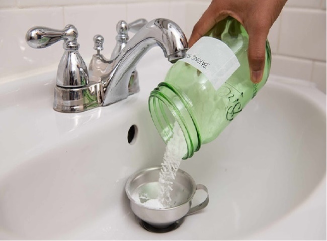Th&ocirc;ng tắc bồn rửa mặt lavabo hiệu quả bằng Baking Soda v&agrave; giấm ăn