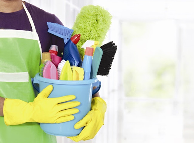 Th&ocirc;ng bồn cầu bằng nước rửa ch&eacute;n cần chuẩn bị g&igrave;