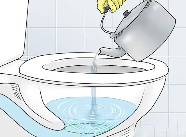 C&aacute;ch th&ocirc;ng bồn cầu bằng nước rửa ch&eacute;n bước 2