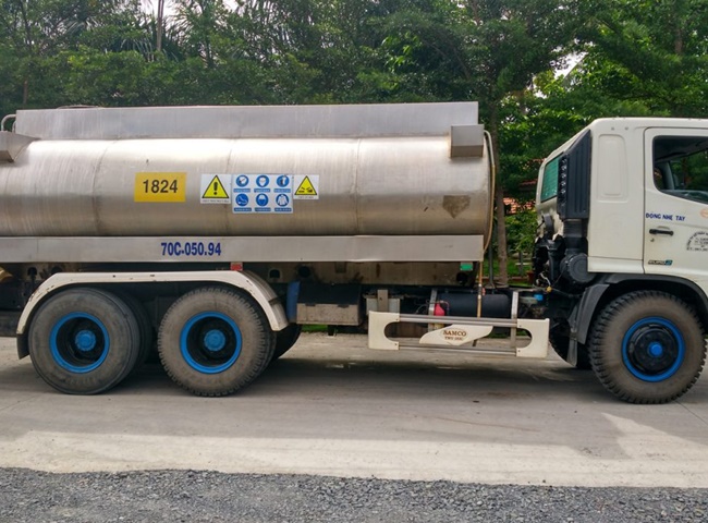 Dịch vụ cho thu&ecirc; xe bồn vận chuyển b&ugrave;n vi sinh quận 3 Bảo An nh&acirc;n vi&ecirc;n chuy&ecirc;n nghiệp