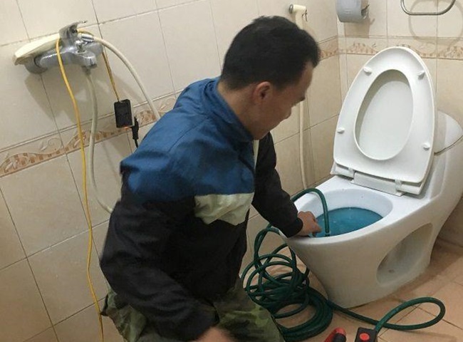 Gi&aacute; th&ocirc;ng bồn cầu quận 12 Tr&iacute; Ph&aacute;t gi&aacute; rẻ uy t&iacute;n