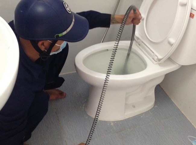 Dịch vụ th&ocirc;ng bồn cầu quận 12 H&ograve;a Ph&aacute;t hoạt động 24/24